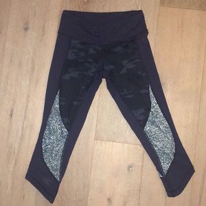 Lululemon Sz 4 Navy Camo Tights with card pocket